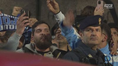 Il Napoli torna dalla trasferta di Lecce: festa dei tifosi