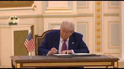 Trump a Riad firma "parternariato strategico" con l'Arabia Saudita