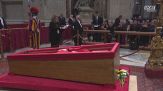 I giocatori della Roma rendono omaggio a Papa Francesco