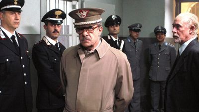 Giancarlo Giannini nei panni del generale impegnato nella lotta alla mafia