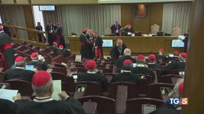 Folla fino alla fine, i Cardinali trattano