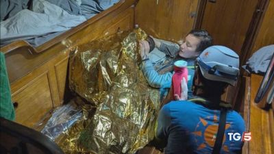 In mare sola per giorni, salva bimba di 11 anni