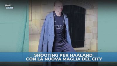 Haaland con la nuova maglia nera del City: fa già paura agli avversari