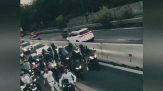 Ha bloccato la tangenziale Milano-Meda per girare un videoclip