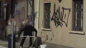 Centri sociali contro "ghost pitur", che a Brescia ripulisce le mura