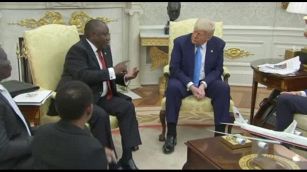 Agguato di Trump a Ramaphosa su "genocidio bianco" nello Studio Ovale