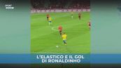 Il tempo non sembra mai passare per Ronaldinho: tutti a lezione di elastico