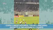 Copa Libertadores: tifosi lanciano oggetti e invadono il campo