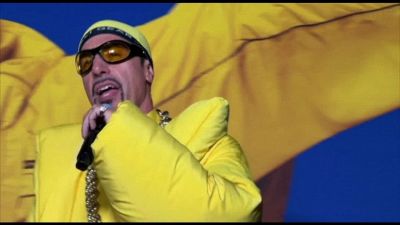 Sacha Baron Cohen's porta Ali G sul red carpet e scherza su Trump