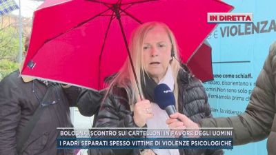 Bologna, scontro sui cartelloni in favore degli uomini