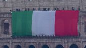 Il Tricolore da 50 metri al Colosseo, i droni e la "pattuglia acrobatica"