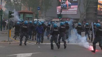 Scontri ultras-polizia nella Capitale, tredici agenti feriti