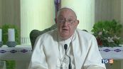 Papa da Santa Marta benedice i bambinelli