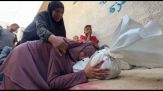 "Farina macchiata di sangue", a Gaza si muore in attesa degli aiuti