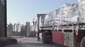 Camion e merce paracadutata, a Gaza scatta la tregua umanitaria