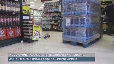 Acqua minerale e bibite, in arrivo la stangata