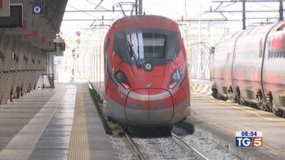 Guasto e stop ai treni Opposizioni vs Salvini