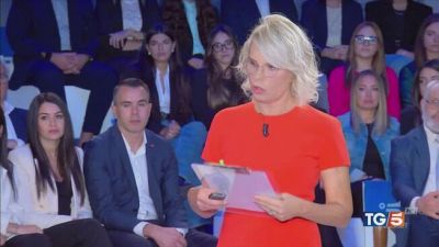 Verissimo, C'è posta e la Shoah a Speciale Tg5