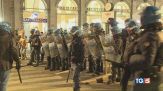 Fermi e perquisizioni Nessuna devastazione