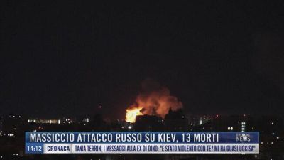 Breaking News delle 14.00 | Massiccio attacco russo su Kiev, 13 morti
