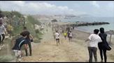 Marocco, centinaia di migranti arrivano nell'enclave spagnola di Ceuta