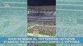 Schermi allo stadio del Tottenham: tifosi invadono il campo dopo a vittoria