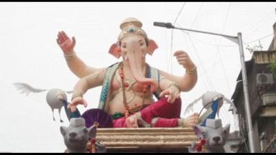 India, le statue di Ganesh svelate nel centro di Mumbai