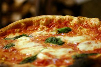 PIZZA EXPRESS foto web 1 Pizza napoletana