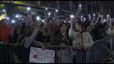 Un fiume di studenti su Belgrado in vista delle elezioni parlamentari