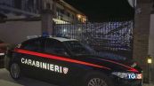 Uccide i vicini e si toglie la vita