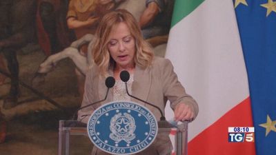 Incontro Meloni-Macron Scontro sui referendum