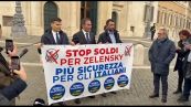 Striscione dei vannacciani davanti alla Camera: Stop soldi a Zelensky