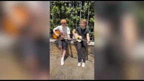 Alfa incontra Ed Sheeran a Roma e canta con lui "The A Team"