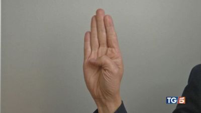 Salvata grazie al gesto antiviolenza