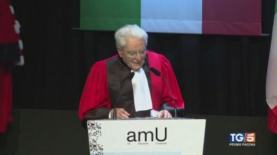 Ovazione per Mattarella attaccato dalla Russia