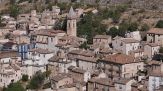 Lezioni di pastorizia, un ostello, scuola di tessitura e anche un albergo
