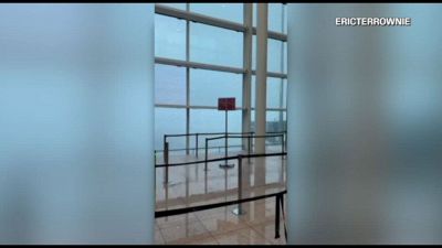 Spagna, allagato l'aeroporto di Barcellona: voli ridotti