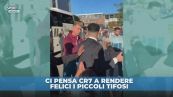 CR7 GOAT dei tifosi: allontana la sicurezza per la foto con due bimbe