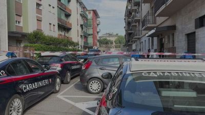 Milano, uccisa per rapina o dopo una lite, caccia al killer