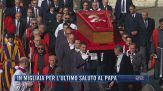 Breaking News delle 21.30 | In migliaia per l'ultimo saluto al Papa