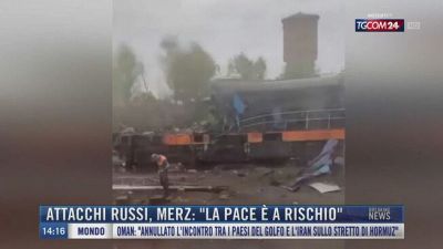 Breaking News delle 14.00 | Attacchi russi, Merz: "La pace è a rischio"