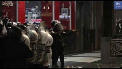 In Argentina scontri tra manifestanti e polizia: idranti e proiettili
