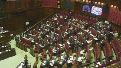 Torna la battaglia sui vitalizi, ricorso da mille ex parlamentari