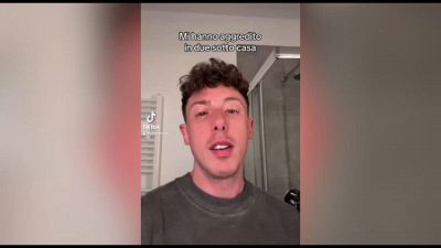 Rapper Shade aggredito sotto casa a Torino: "Forze dell'ordine lente"