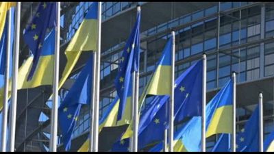 A Bruxelles le bandiere dell'Ucraina, a tre anni dall'invasione russa