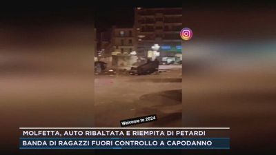 Molfetta, auto ribaltata e riempita di petardi