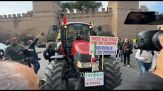 Sciopero, alla manifestazione a Roma sfilano anche i trattori