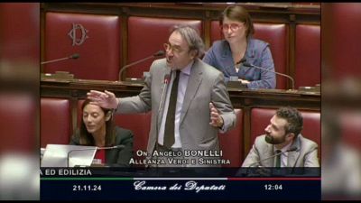 Bonelli in aula alla Camera canta "Il ragazzo della via Gluck"