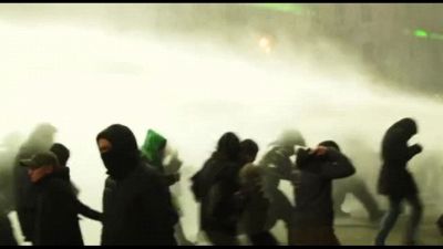 Georgia, gas lacrimogeni contro l'opposizione di nuovo in piazza