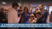 Sinner incontra i Reali con dei regali
